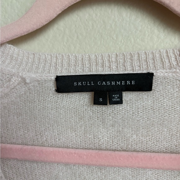 Skull Cashmere Cardigan in Soft Pastel Pink with Luxurious Knit - Picture 4 of 6